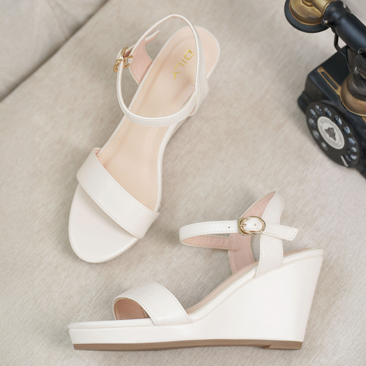 รองเท้าส้นสูงแบบเปิดหน้า AA0425