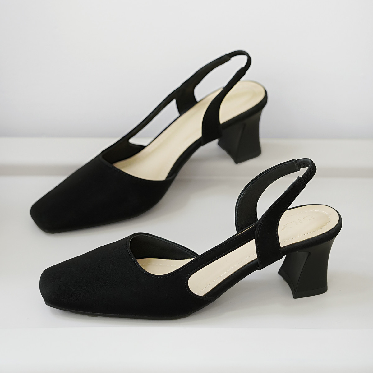 รองเท้าส้นสูงผู้หญิง DL0544