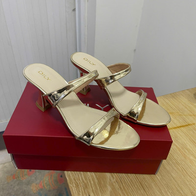 สีสัน: ทองคำ / Size : 38