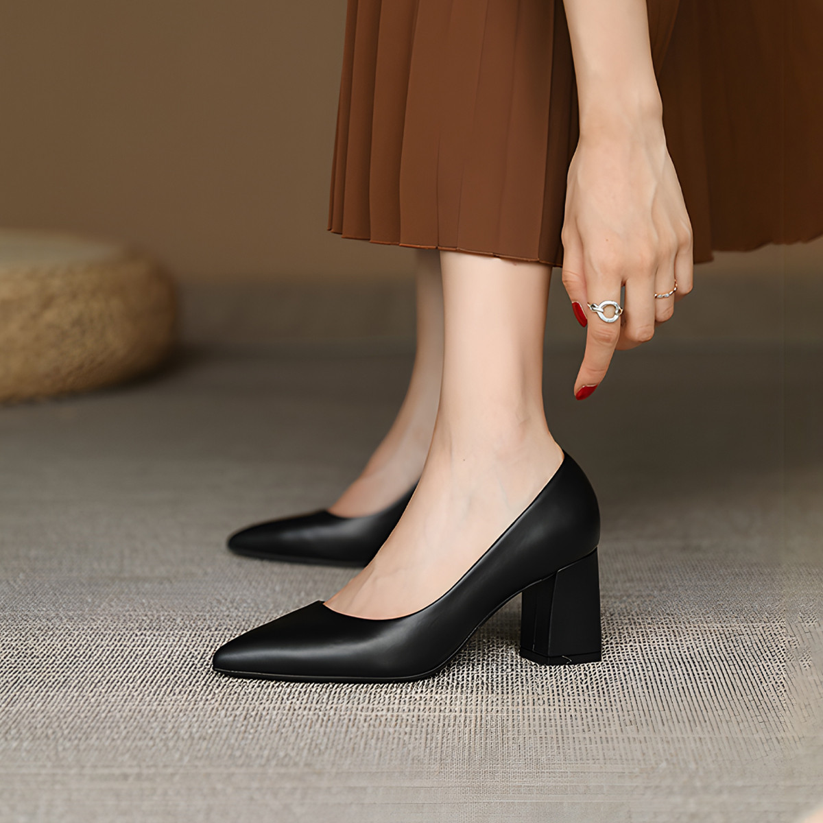 รองเท้าส้นสูงพื้นเหลี่ยม AA0265