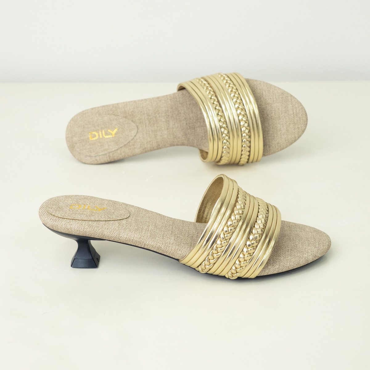 รองเท้าแตะส้นสูง DL0613