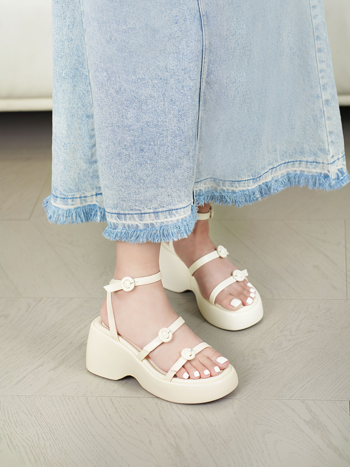 รองเท้าแตะส้นตึกผู้หญิง DL0587