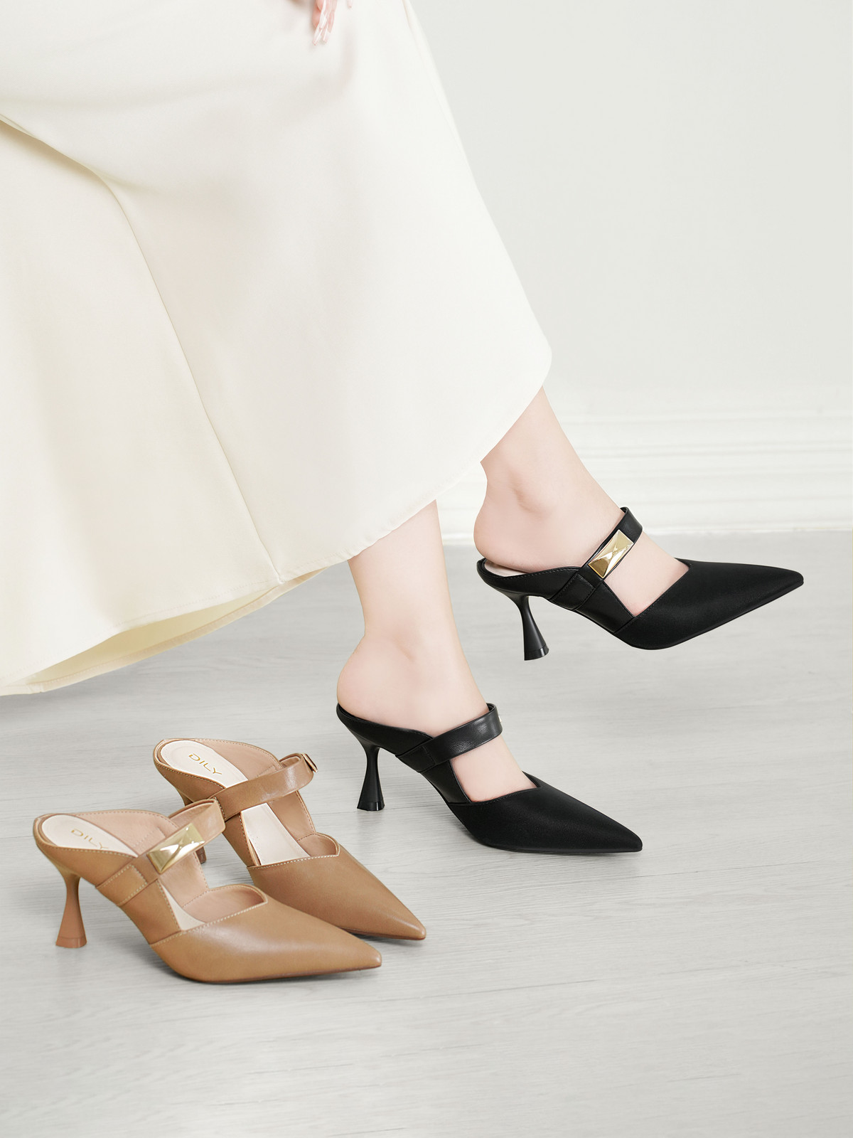 รองเท้ามิวล์ส้นสูง DL0589