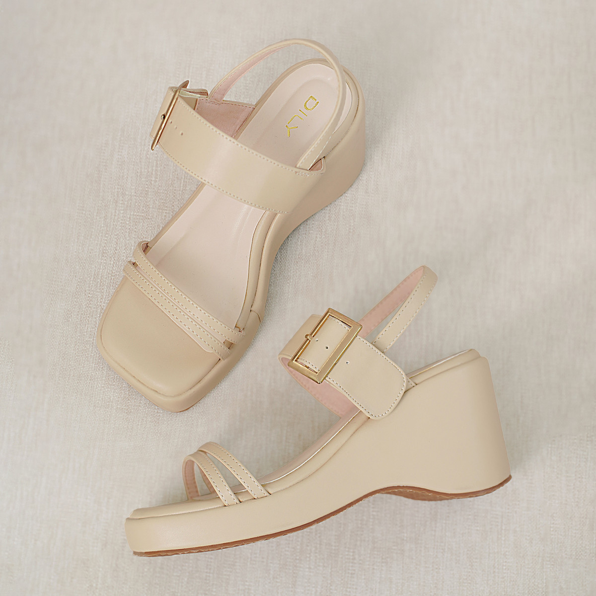 รองเท้าแตะส้นตึกผู้หญิง AA0471