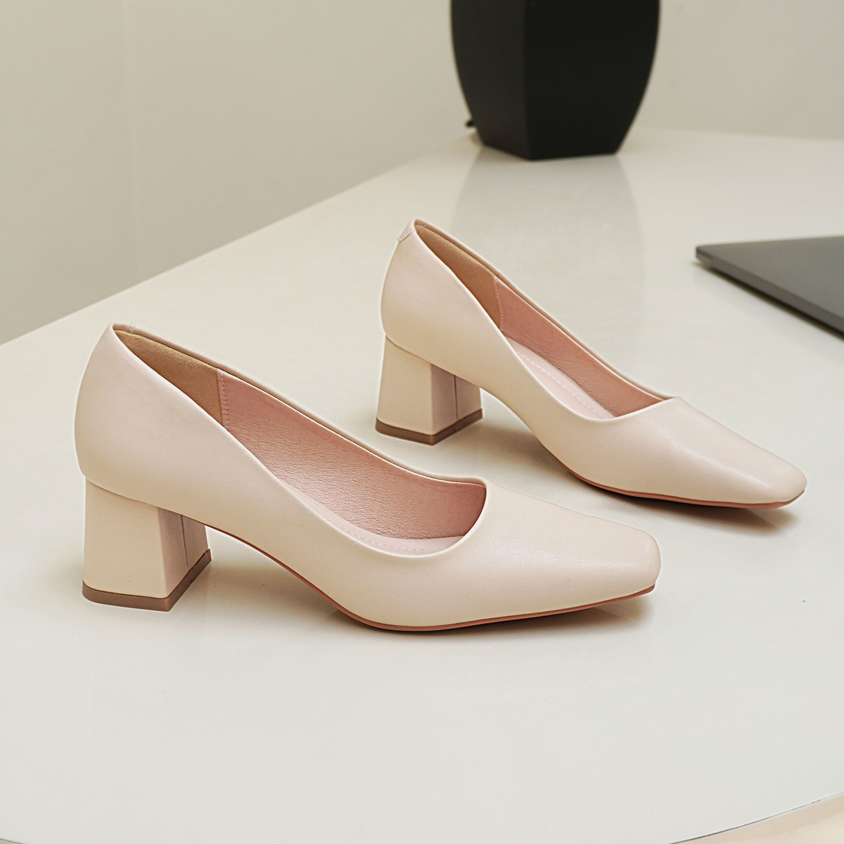 รองเท้าส้นสูงผู้หญิง AA0388