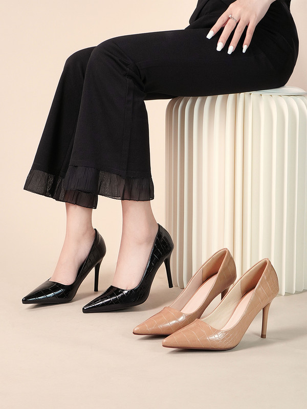 รองเท้าส้นสูงปลายแหลม AA0468