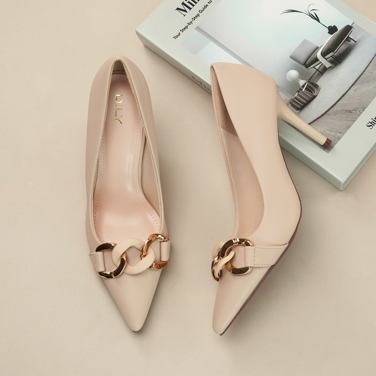 รองเท้าส้นสูงปลายแหลม AA0451