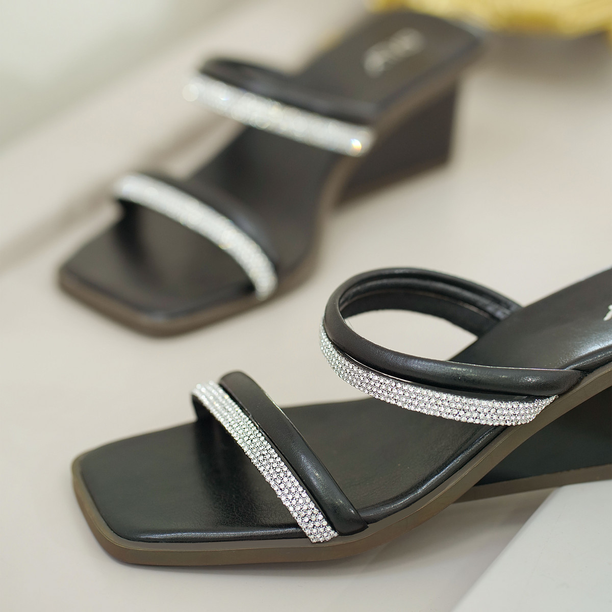 รองเท้าแตะส้นเตารีด AA0509