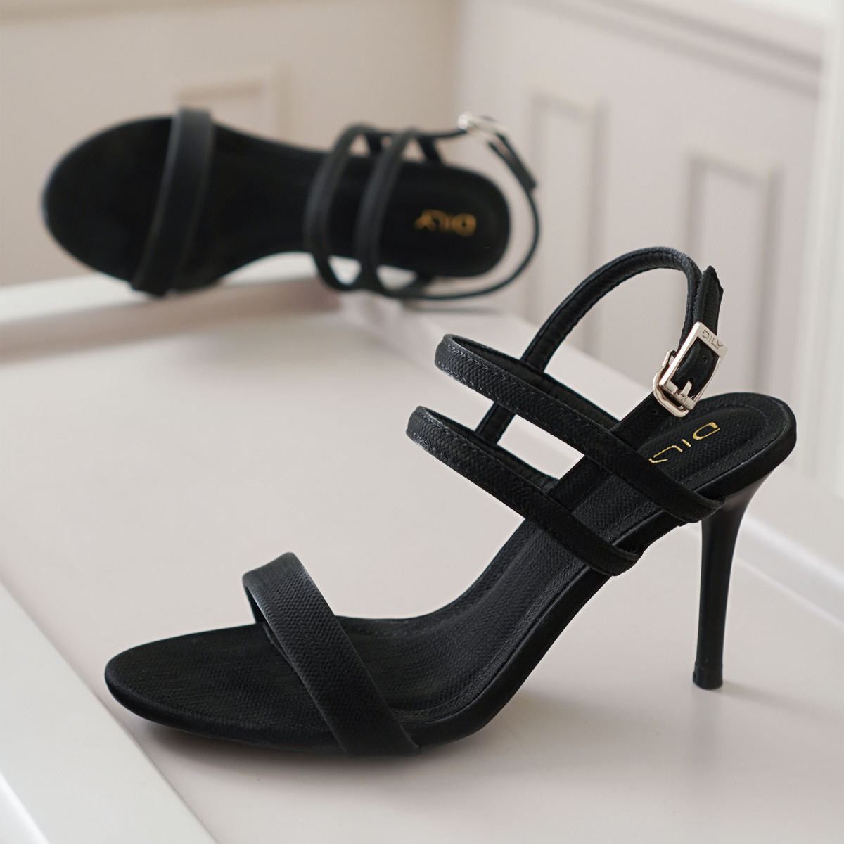 รองเท้าส้นสูงผู้หญิง DL0572