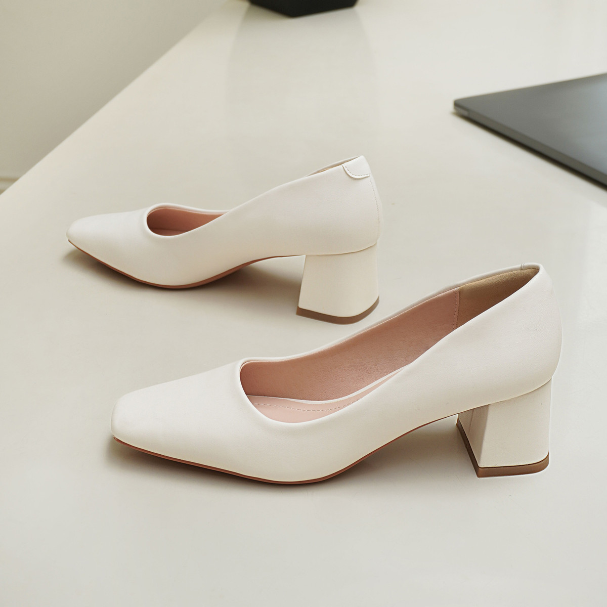 รองเท้าส้นสูงผู้หญิง AA0388