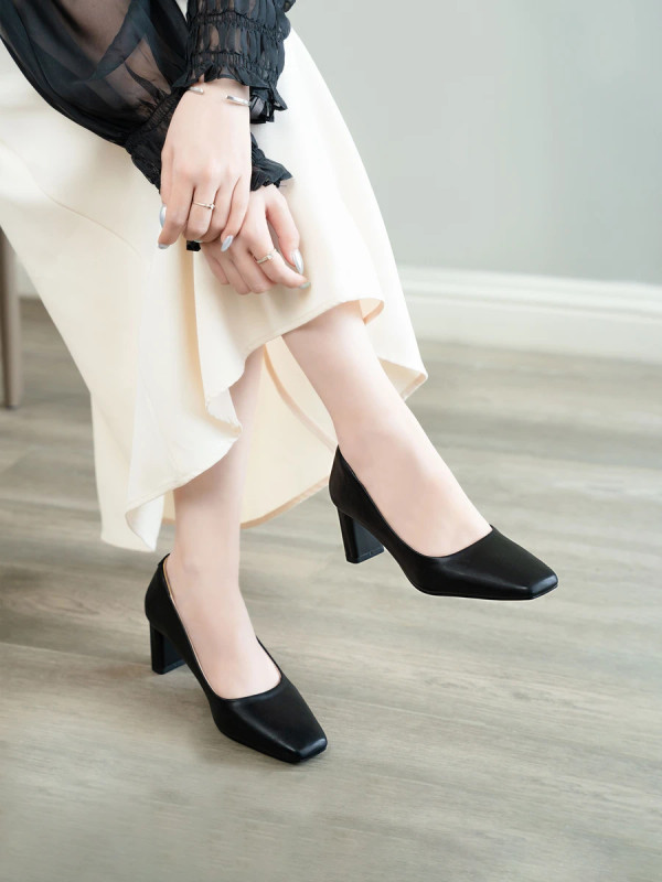 รองเท้าส้นสูงผู้หญิง AA0354