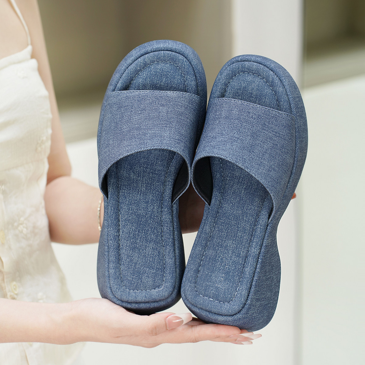 รองเท้าแตะพื้นหนา DL0591