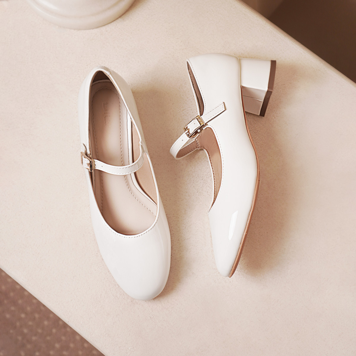 รองเท้าส้นสูงใส่สบาย DL0543