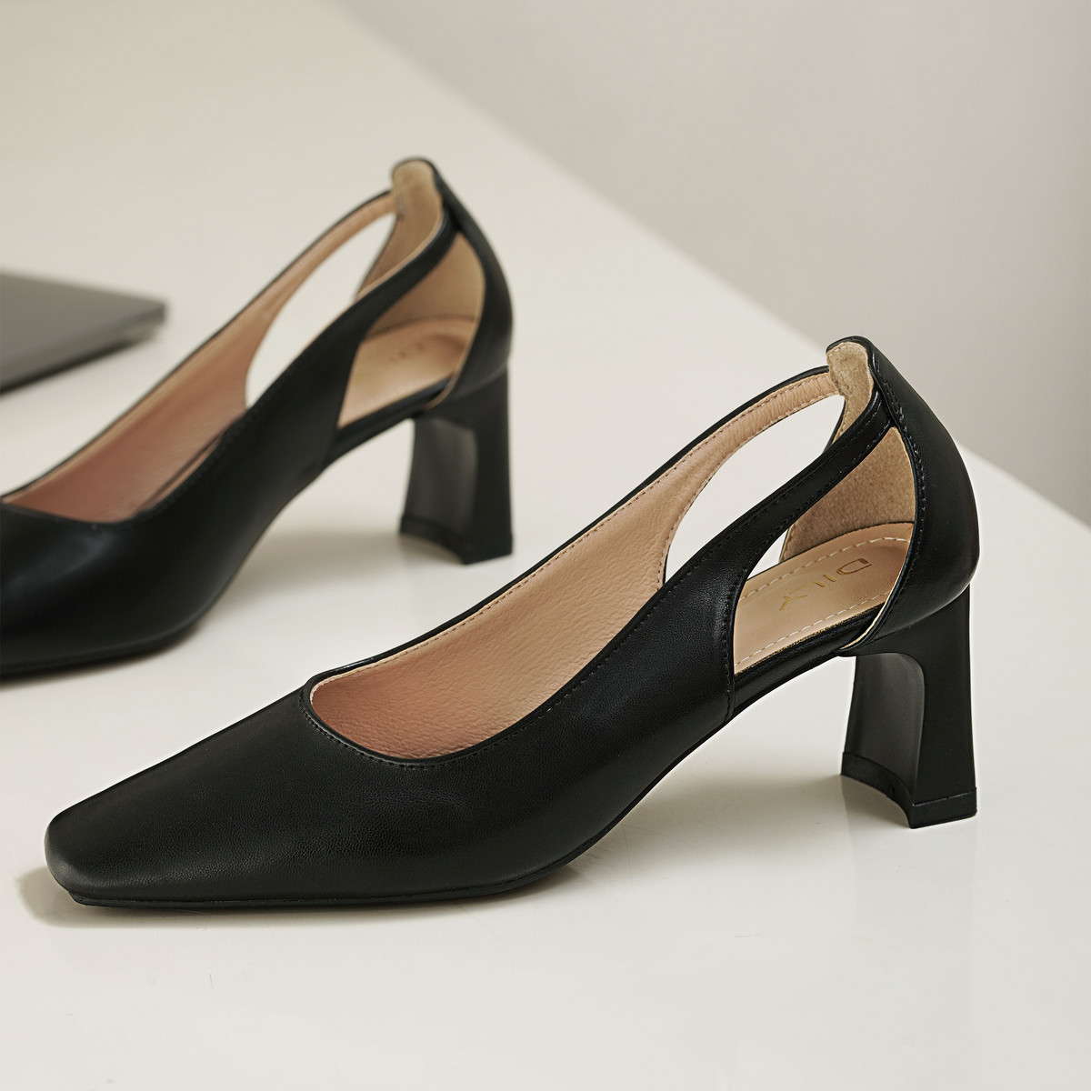 รองเท้าส้นสูงผู้หญิง AA0457