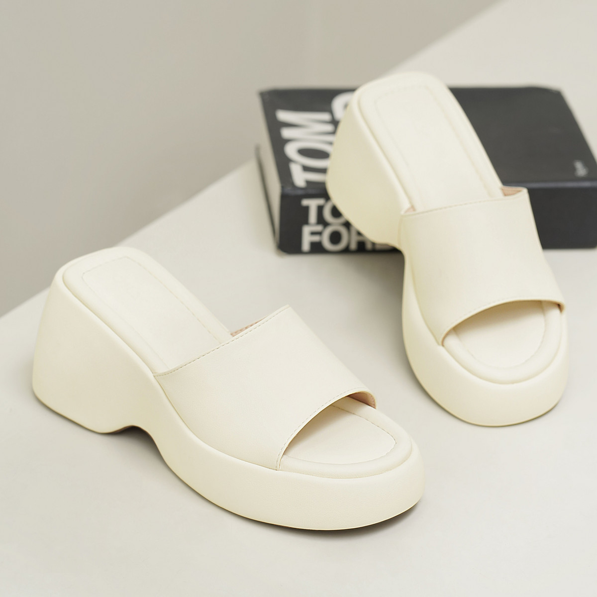 รองเท้าแตะพื้นหนา DL0591