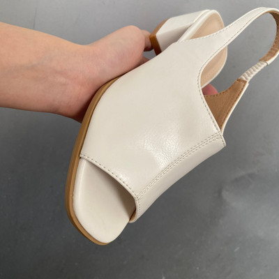 สีสัน: ครีม / Size : 38