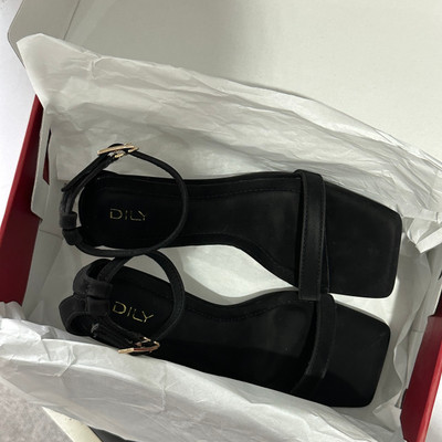 สีสัน: ดำ  / Size : 38